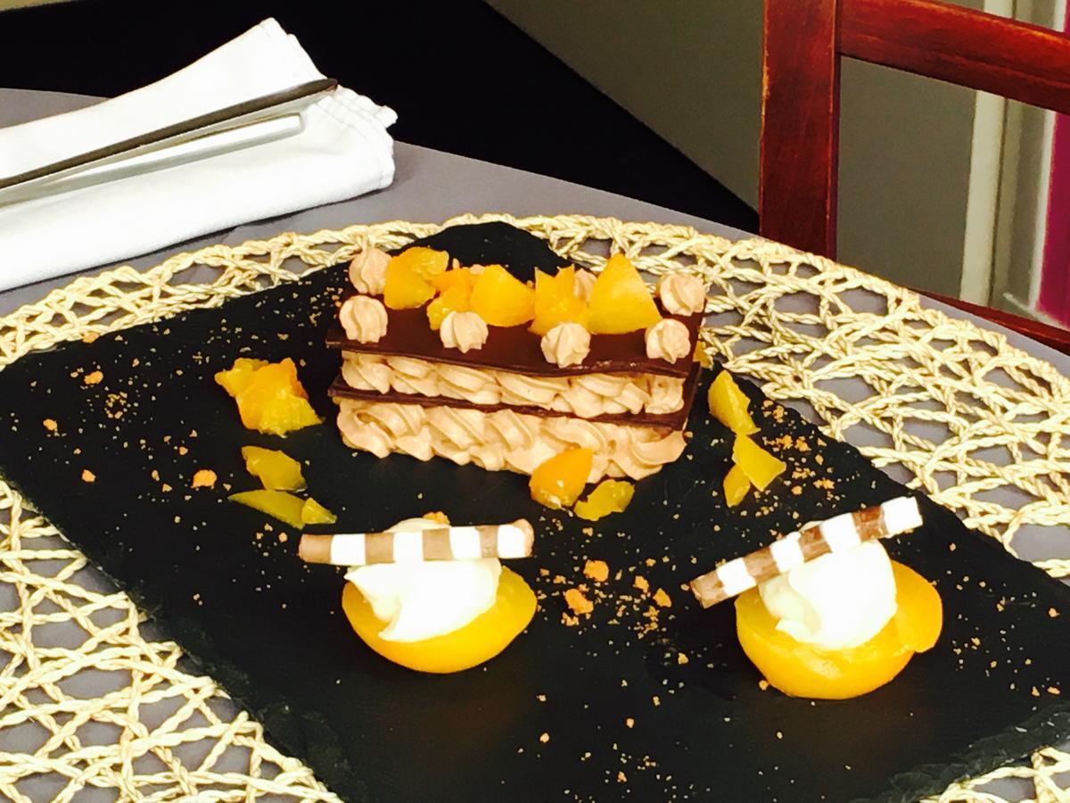 Hotel Restaurant Le Cheval Blanc Argentre-du-Plessis ภายนอก รูปภาพ